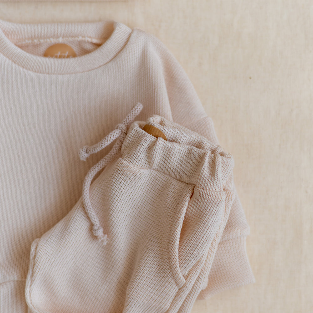 
                      
                        *Knit sweater / Cream Blush
                      
                    