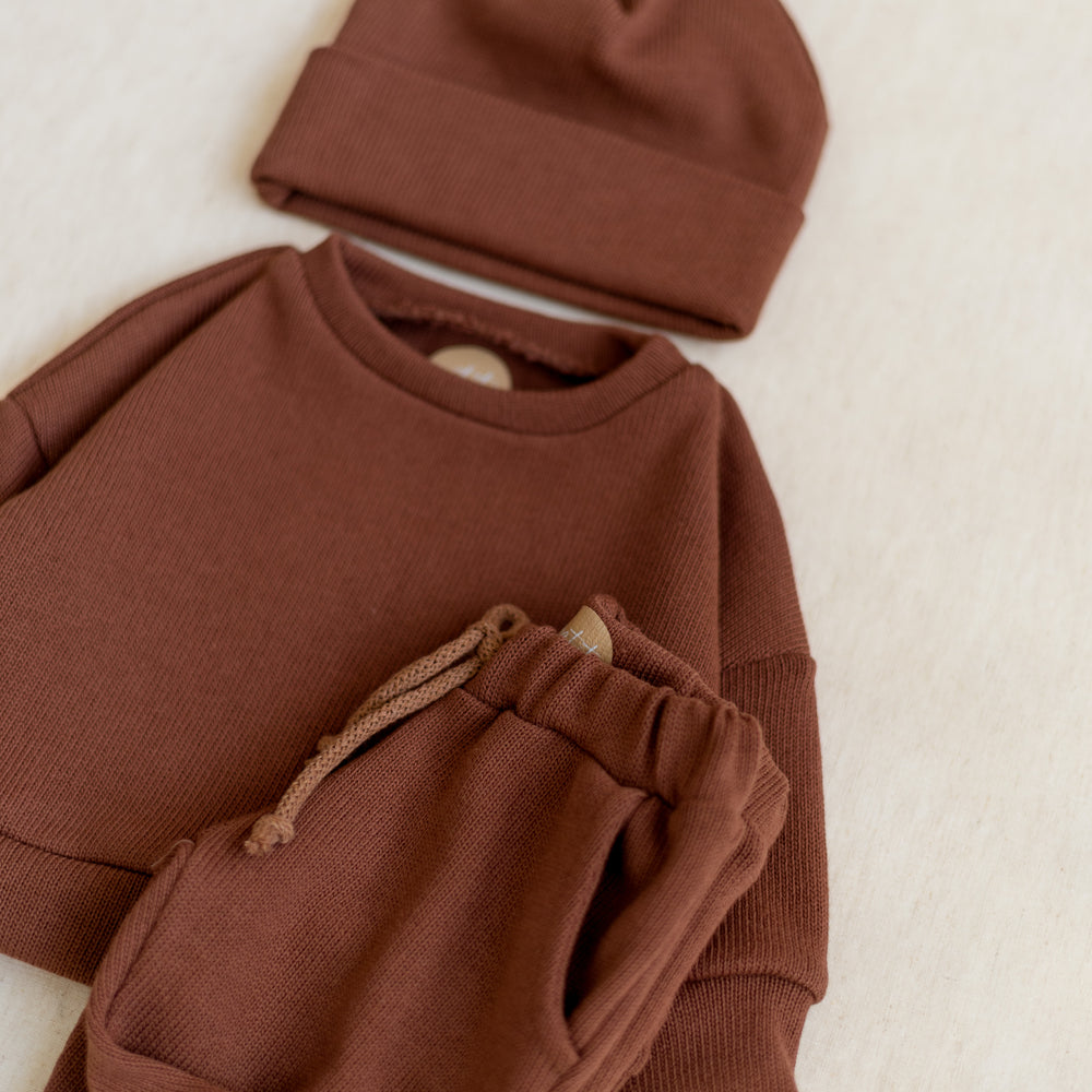 
                      
                        *Knit sweater / Dark rosewood
                      
                    