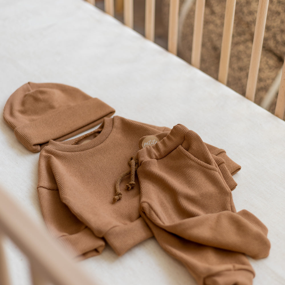 
                      
                        *Knit sweater / Dusty Caramel
                      
                    