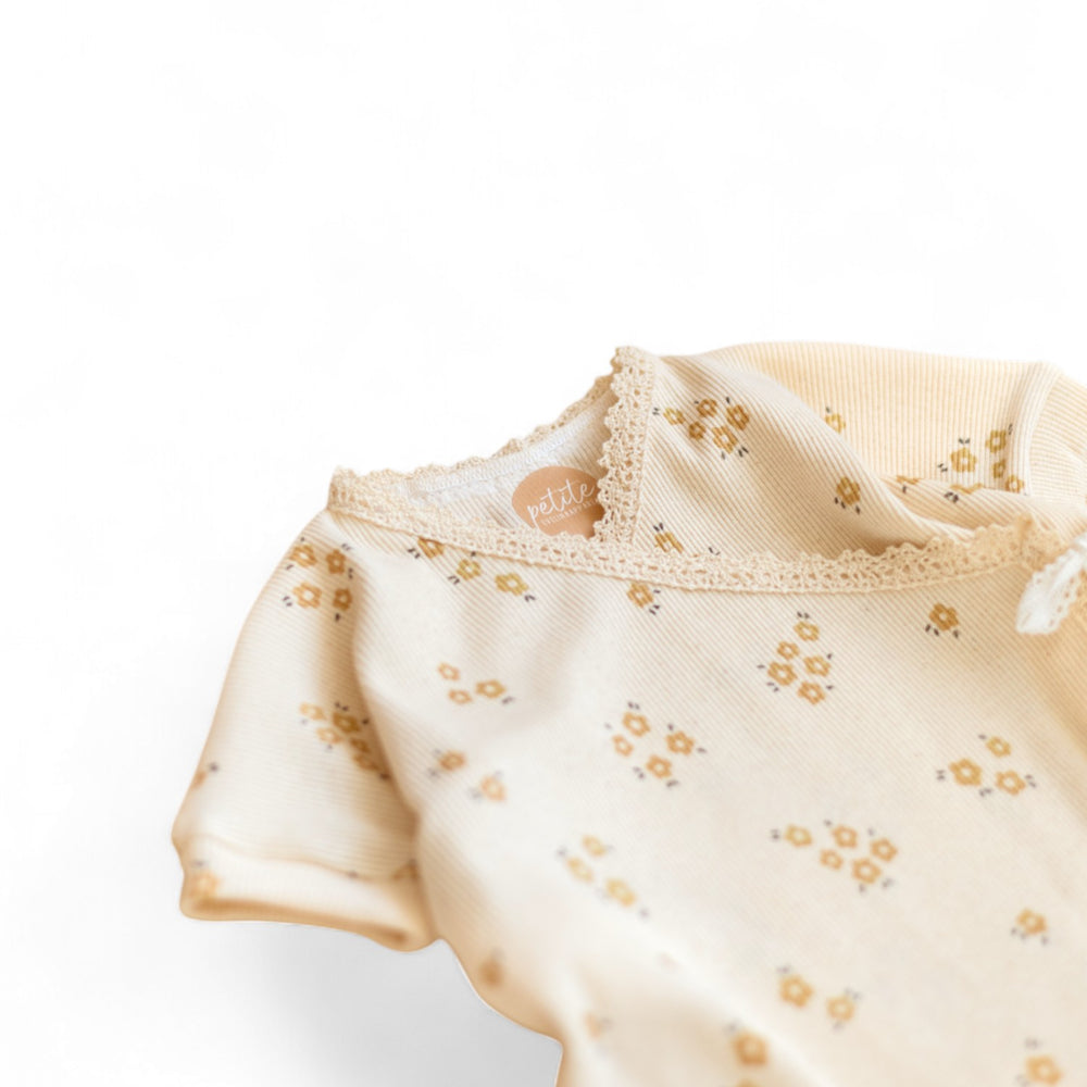 
                      
                        Baby romper / Natural Tiny Flowers
                      
                    