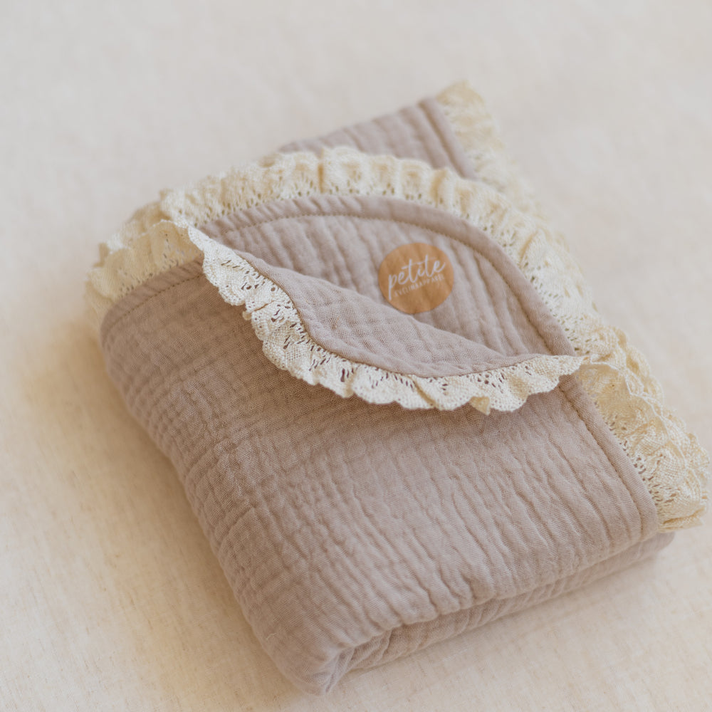 *Muslin Blanket / Light Beige + Lace