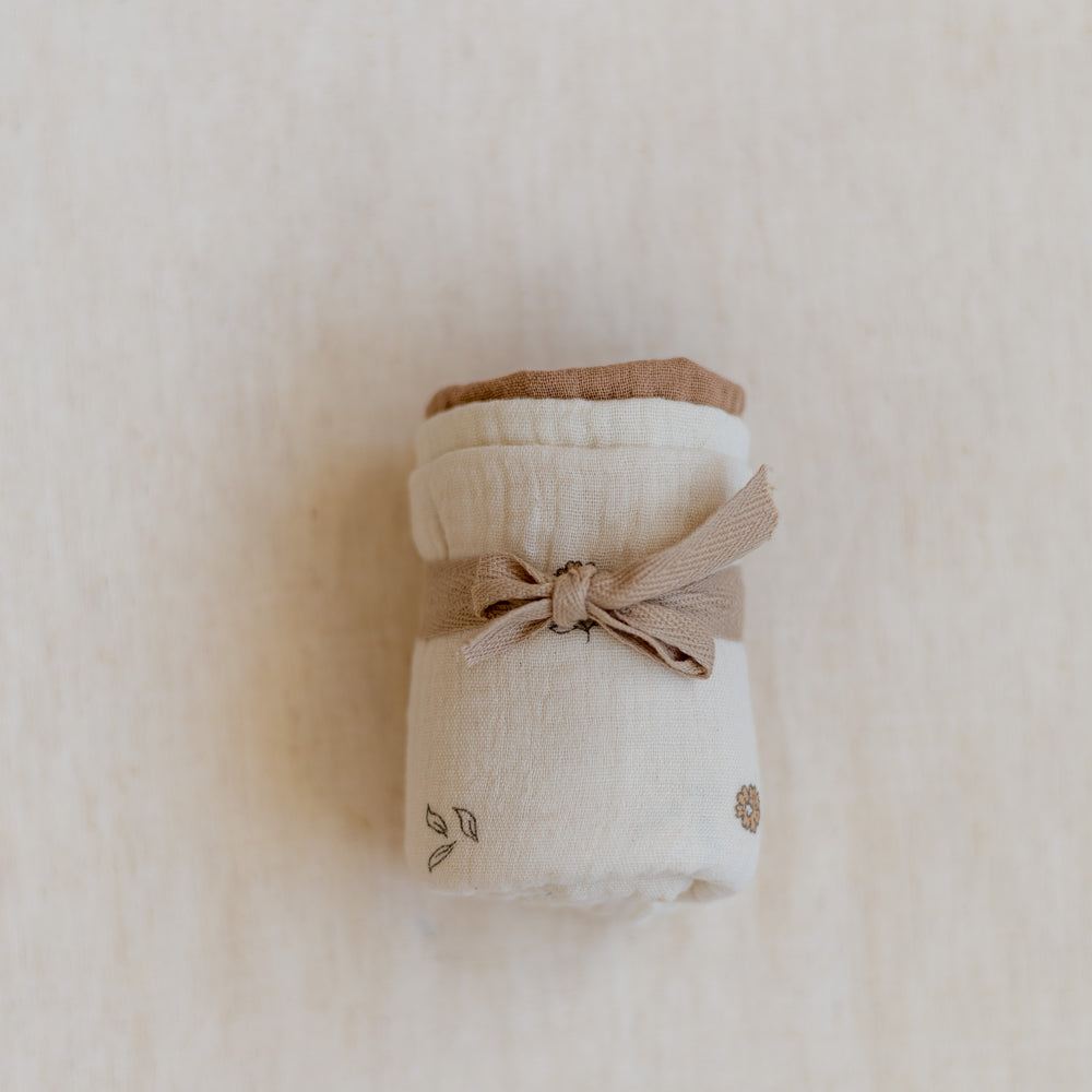 
                      
                        Muslin Burp cloth set / Tiny Flowers
                      
                    