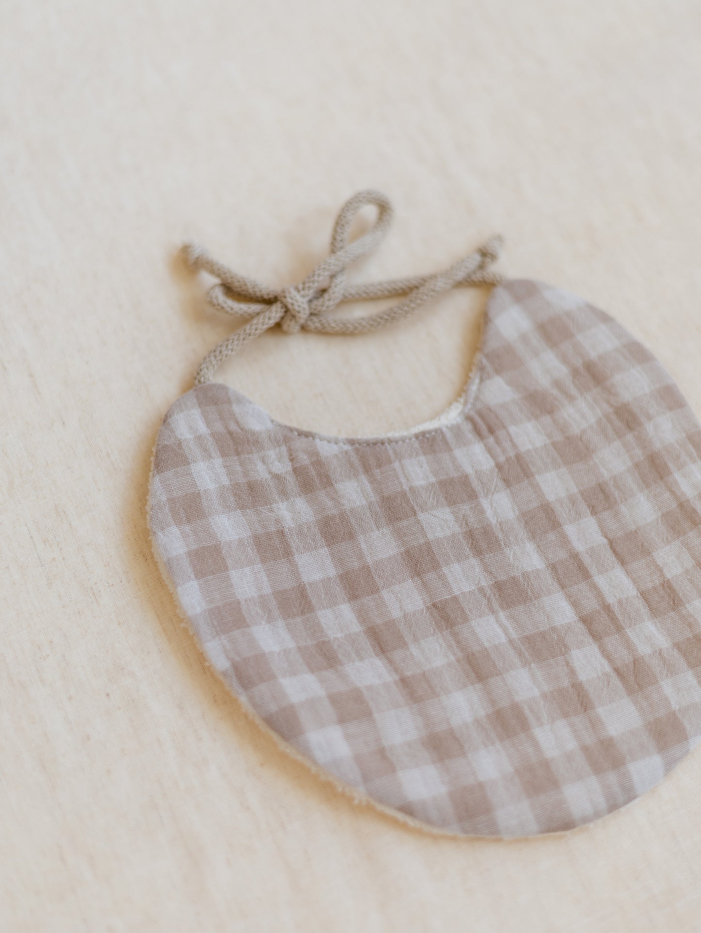 *Baby bib / Beige Checkers