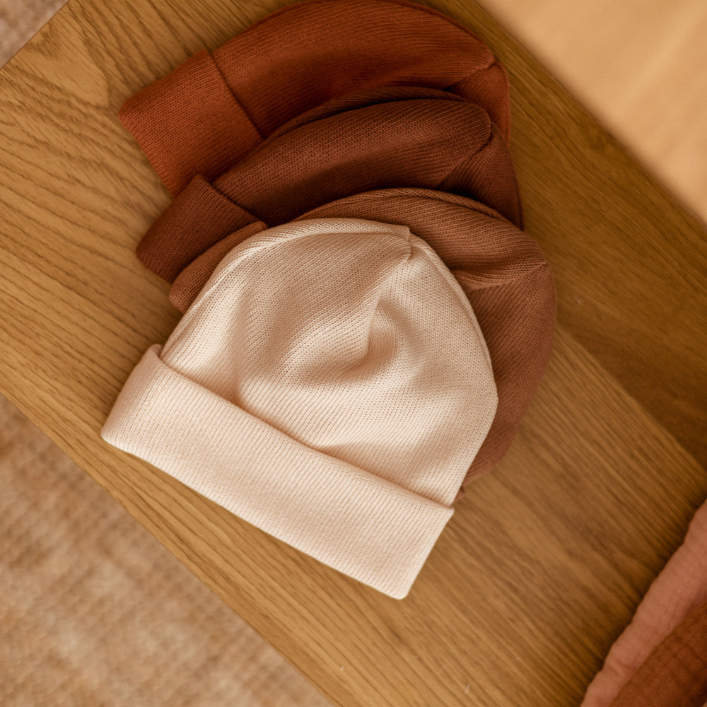 
                      
                        Knit Beanie / Rosewood
                      
                    