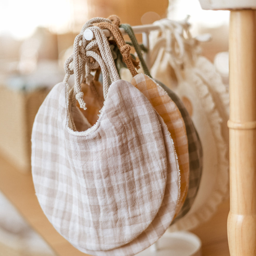 
                      
                        Baby bib / Beige Checkers
                      
                    