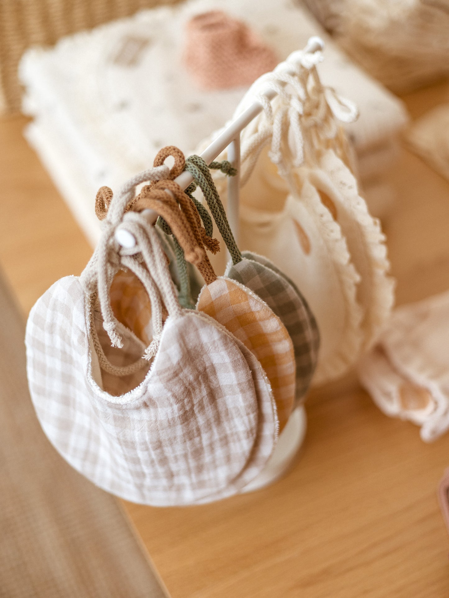 *Baby bib / Embroidered Natural