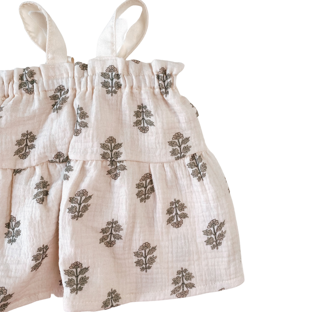 
                      
                        Baby dress / florals
                      
                    