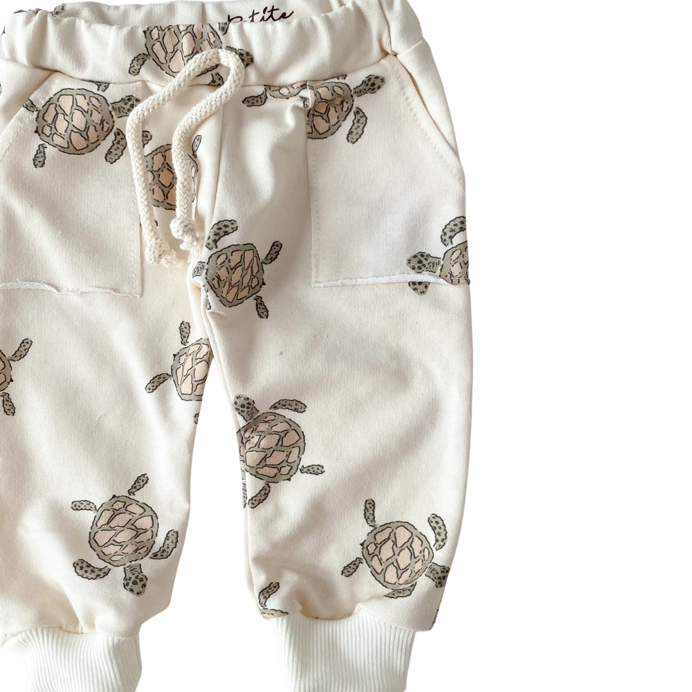 
                      
                        Baby sweatpants / turtles
                      
                    