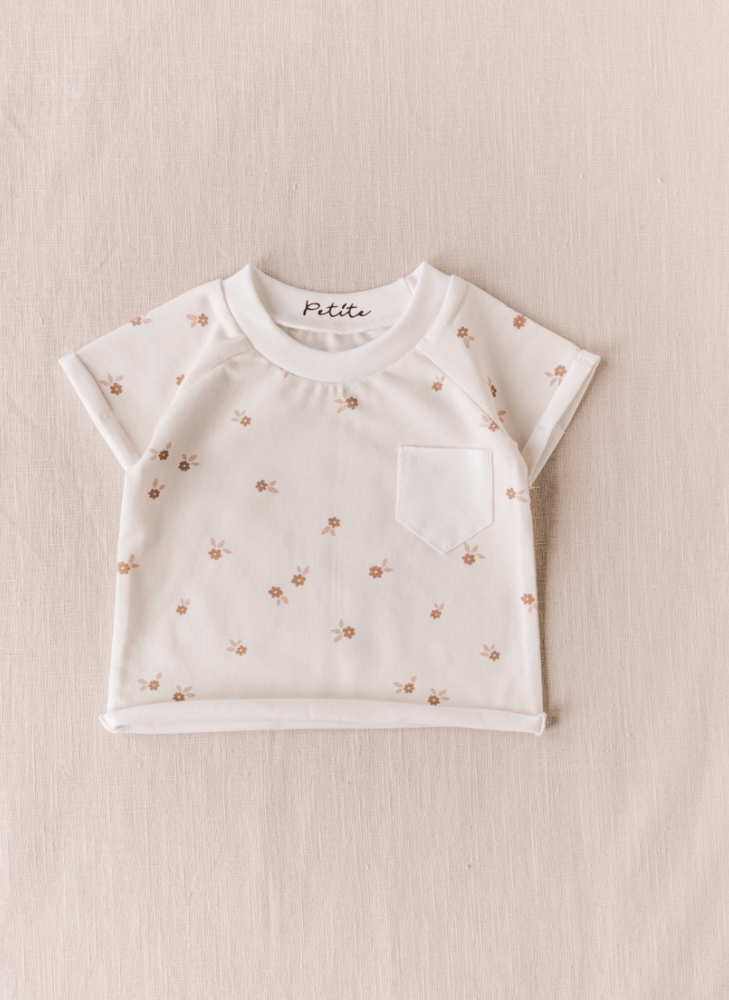 
                      
                        T-shirt / tiny flowers
                      
                    