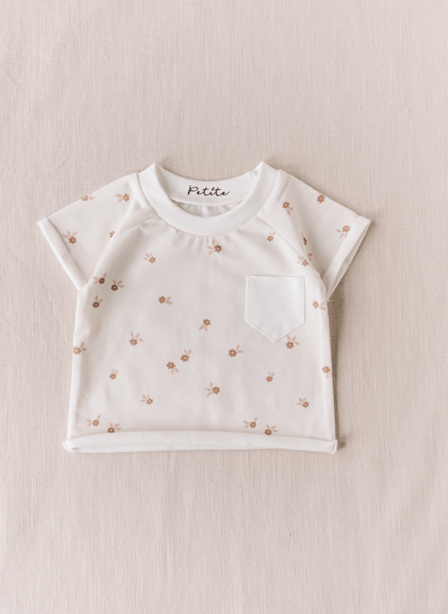 T-shirt / tiny flowers