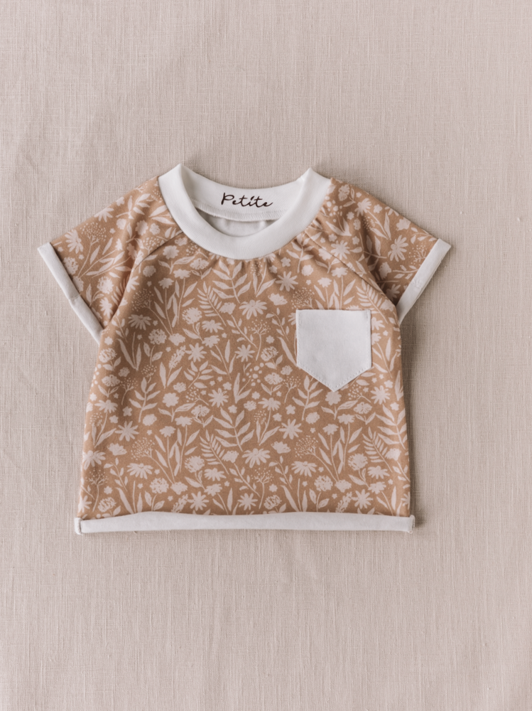 
                      
                        T-shirt / wildflower caramel
                      
                    