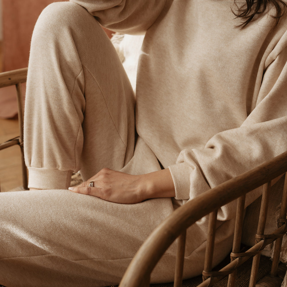 
                      
                        Sweater / cream knit
                      
                    
