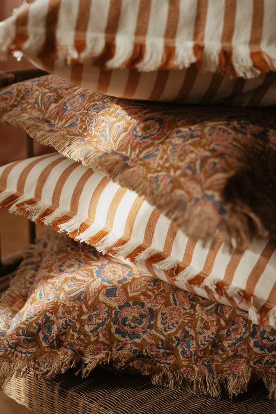 Cushion cover / striped dark honey
