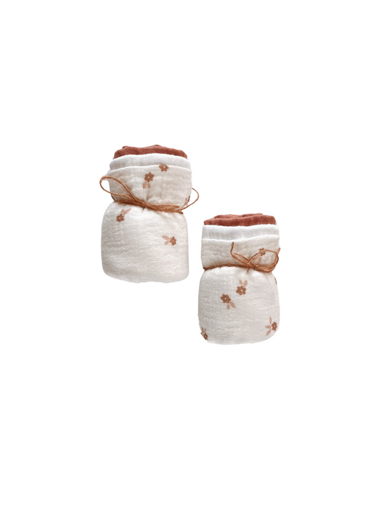 Load image into Gallery viewer, Muslin Burp cloth set / little flowers
