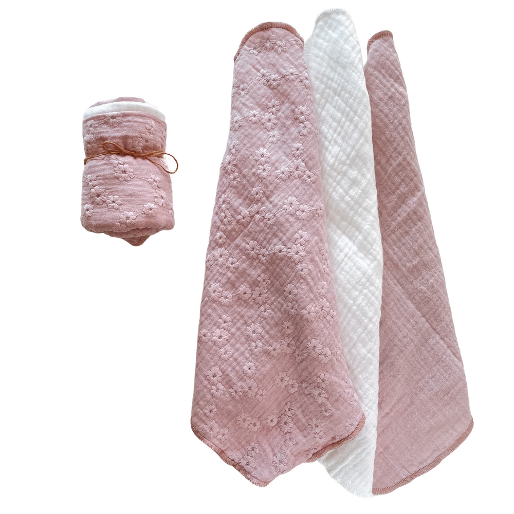 
                      
                        Muslin Burp cloth set / embroidered blush
                      
                    