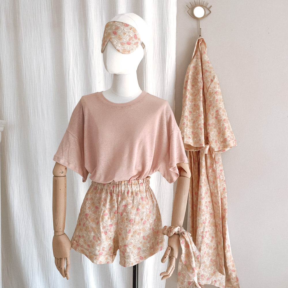 
                      
                        Linen ruffle shorts / floral pistachio
                      
                    