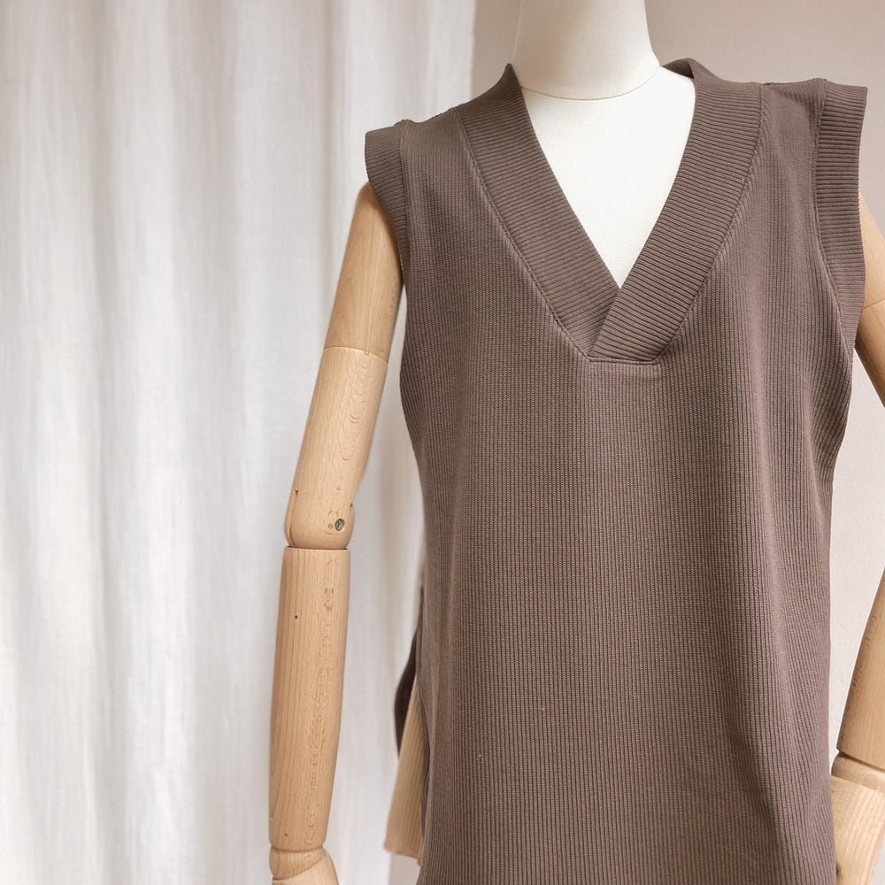 
                      
                        Oversized vest - cotton knit - chocolate mocha
                      
                    