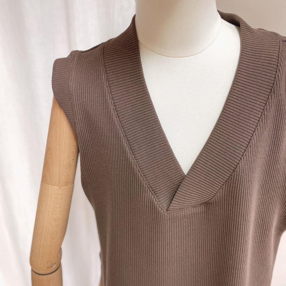 
                      
                        Oversized vest - cotton knit - chocolate mocha
                      
                    