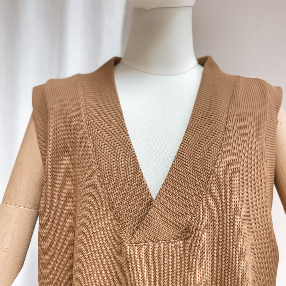 
                      
                        Oversized vest - cotton knit - caramel
                      
                    