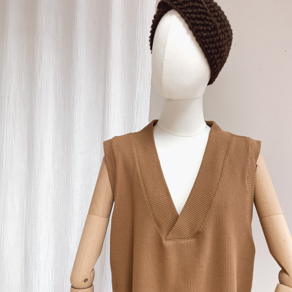 
                      
                        Oversized vest - cotton knit - caramel
                      
                    