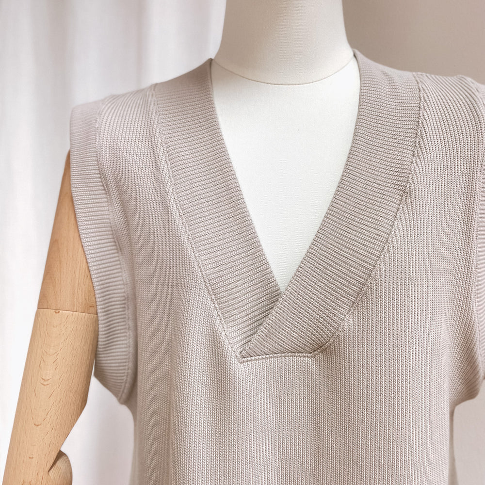 
                      
                        Oversized vest - cotton knit - creamy grey
                      
                    