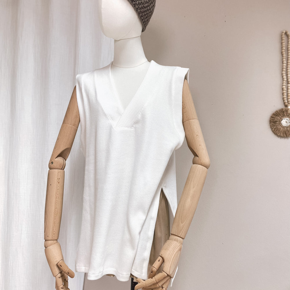 
                      
                        Oversized vest - cotton knit - ivory
                      
                    