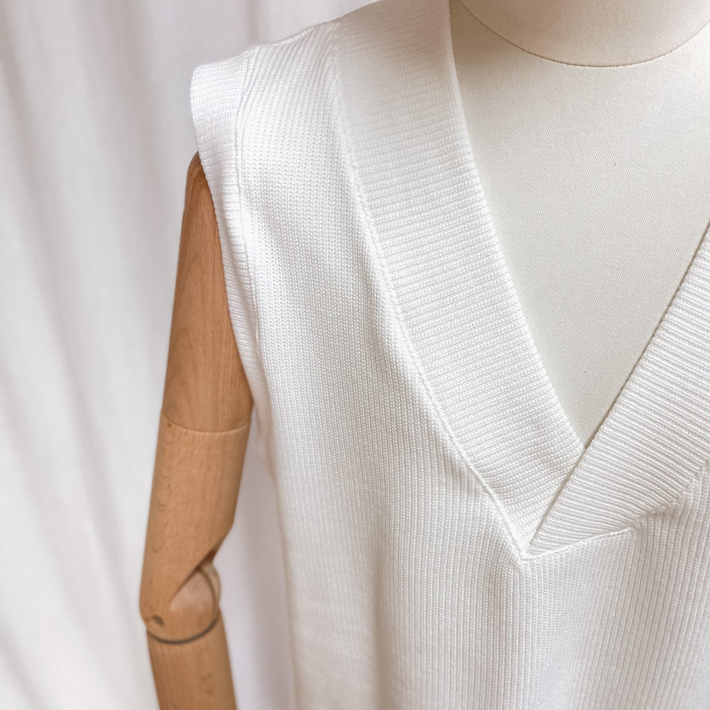 
                      
                        Oversized vest - cotton knit - ivory
                      
                    