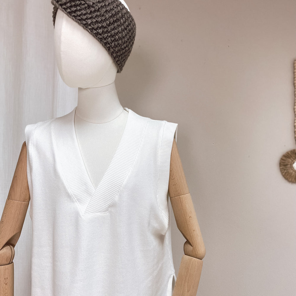 
                      
                        Oversized vest - cotton knit - ivory
                      
                    