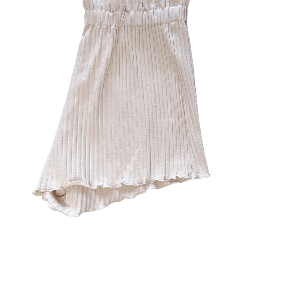 
                      
                        Ribbed ruffle shorts / light beige
                      
                    