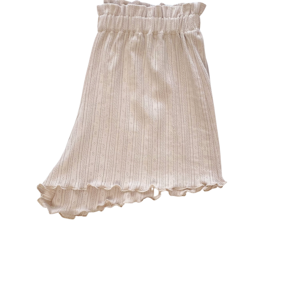 
                      
                        Pointoille ruffle shorts / beige
                      
                    