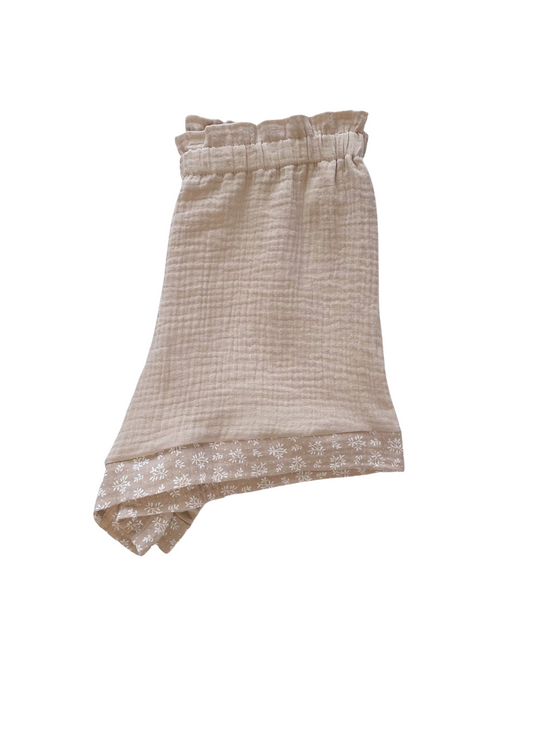 Load image into Gallery viewer, Muslin ruffle shorts / beige
