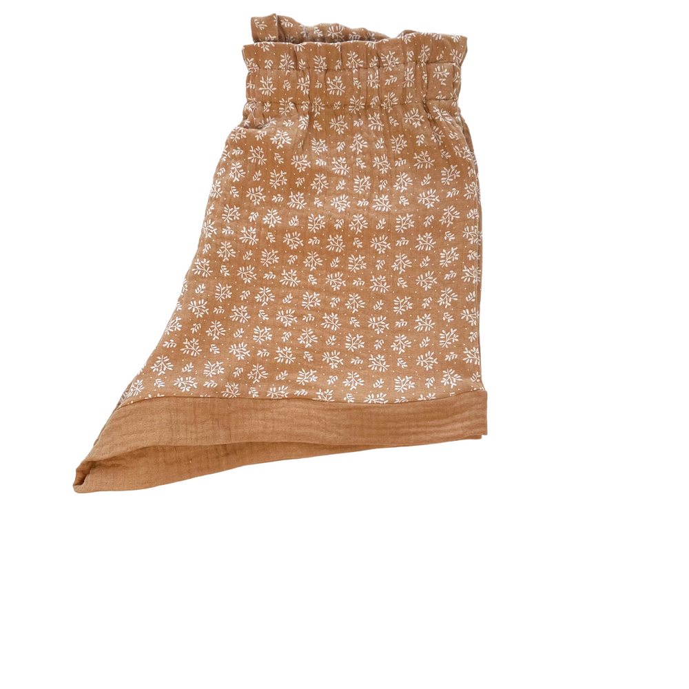 
                      
                        Muslin ruffle shorts / branches - caramel
                      
                    