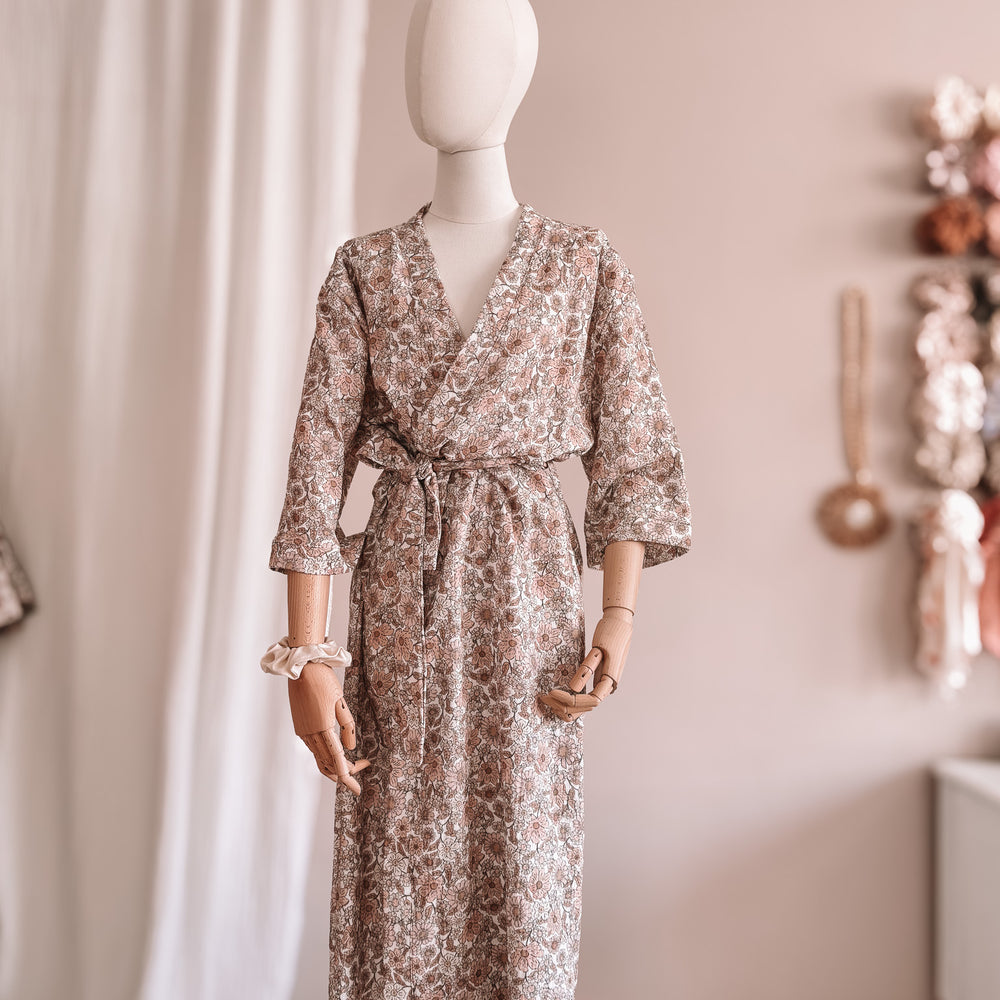 
                      
                        Muslin robe  / summer flowers
                      
                    