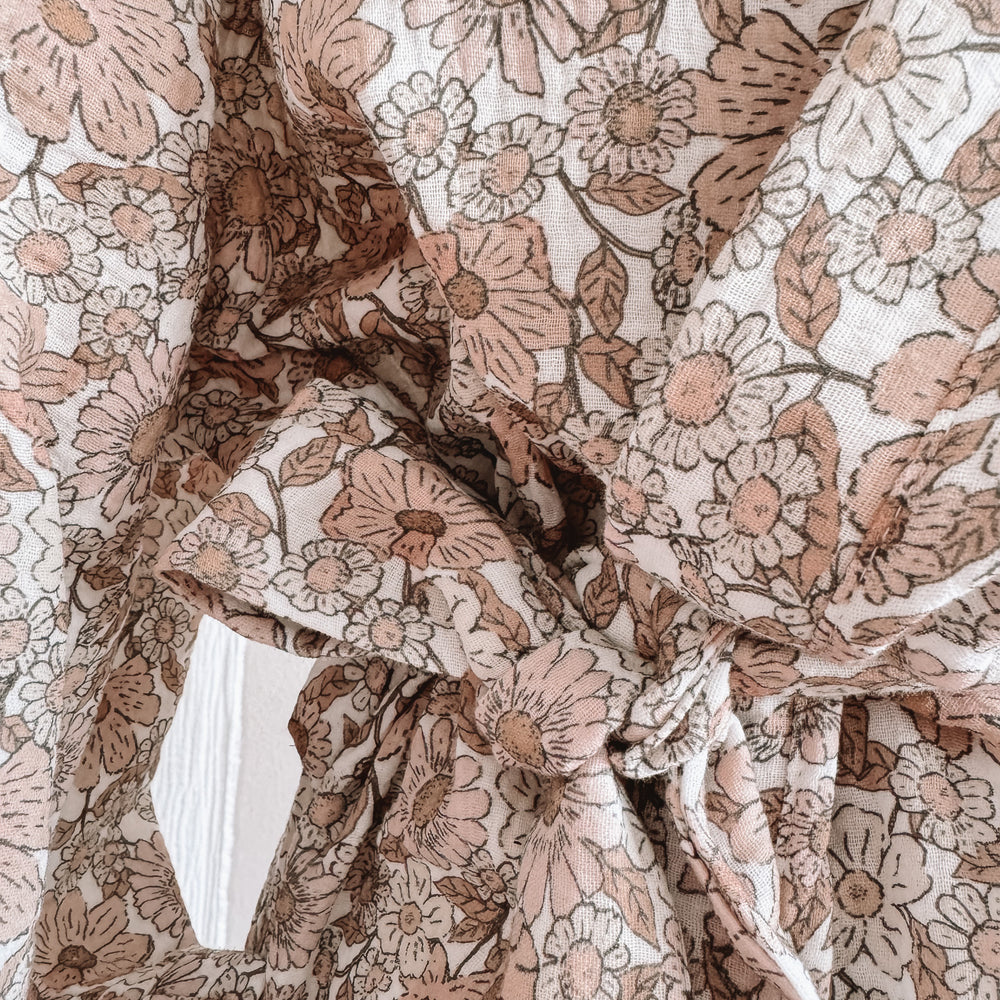 
                      
                        Muslin robe  / summer flowers
                      
                    