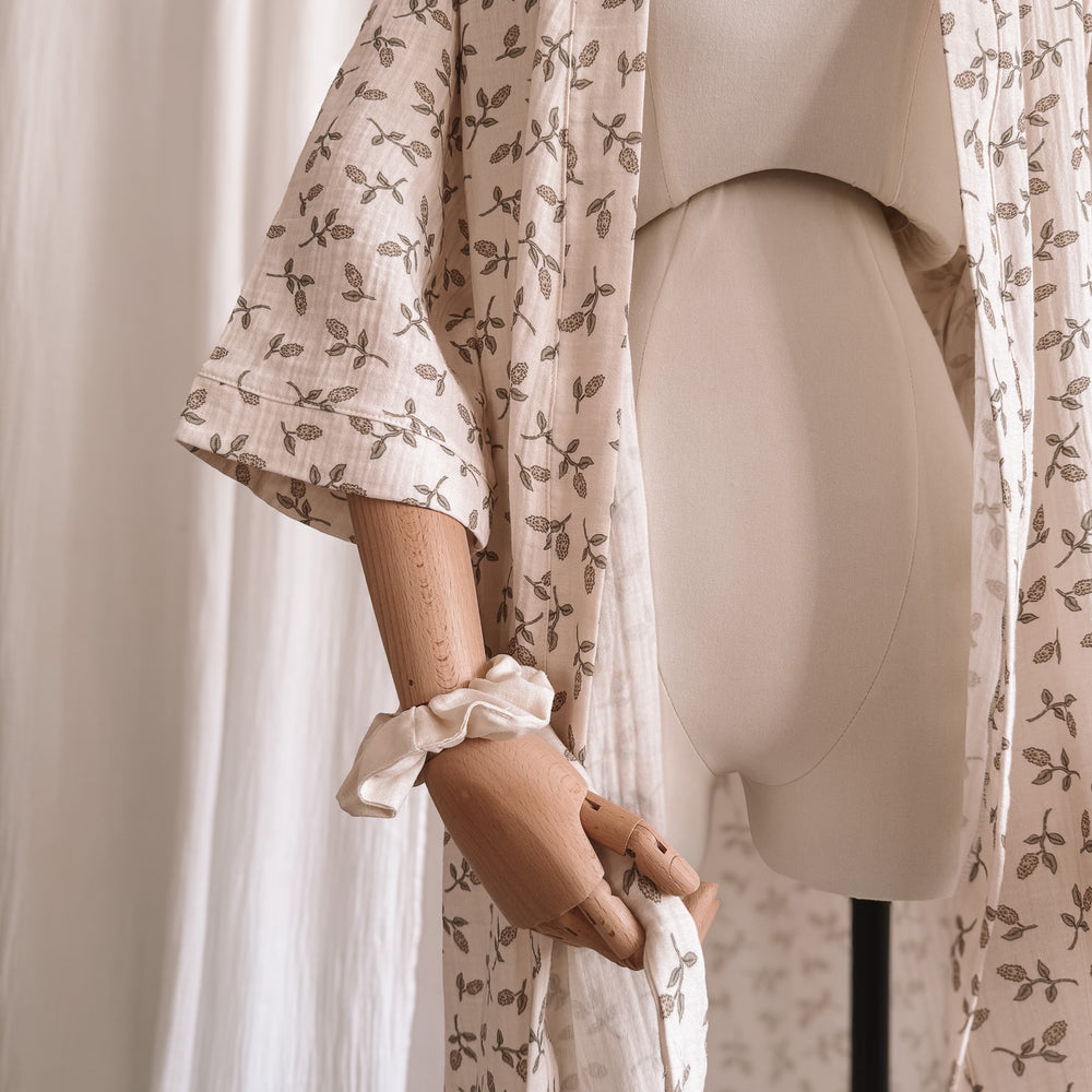 
                      
                        Muslin robe  / just floral
                      
                    