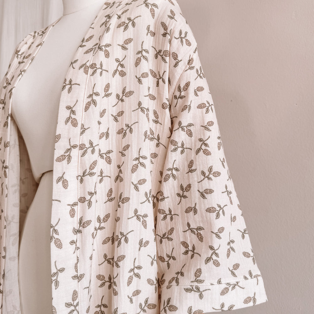 
                      
                        Muslin robe  / just floral
                      
                    