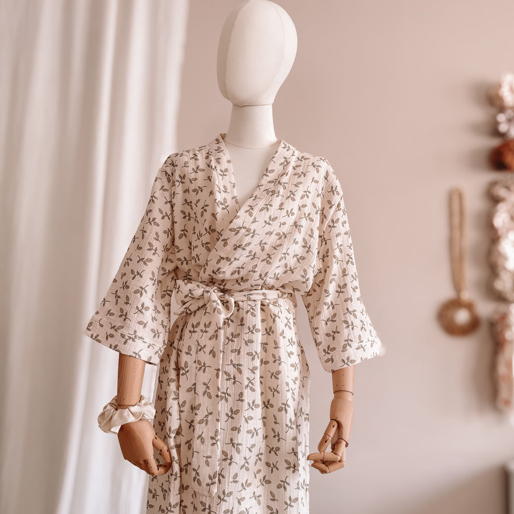 
                      
                        Muslin robe  / just floral
                      
                    