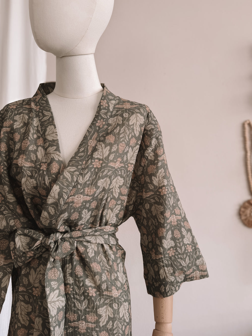 Muslin robe  / Botanical owls - forest green