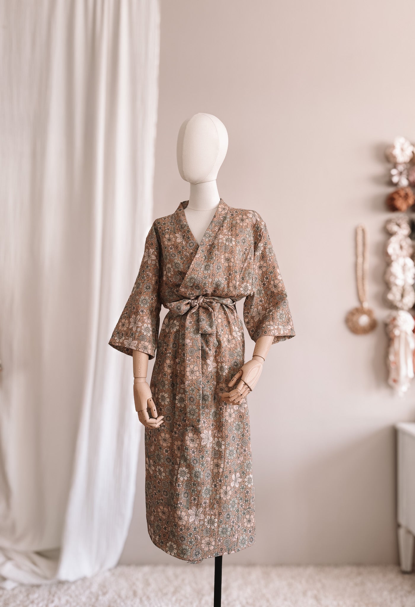 Muslin robe  / bold floral caramel