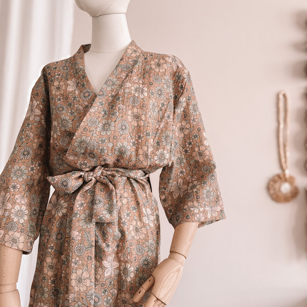 
                      
                        Muslin robe  / bold floral caramel
                      
                    