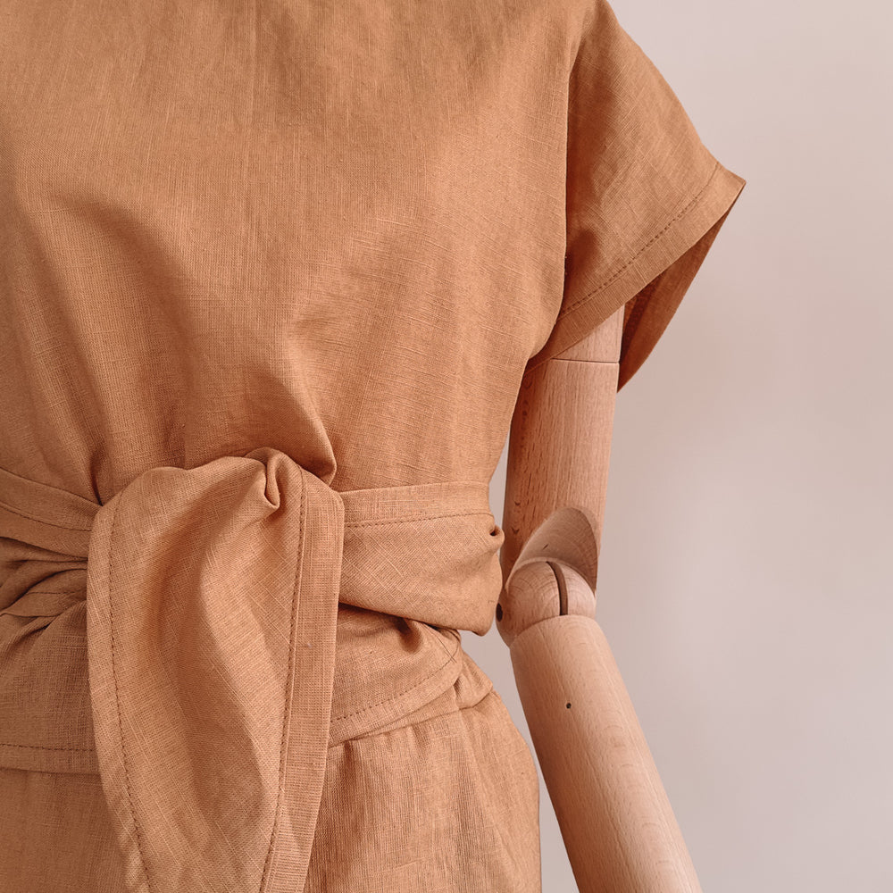 
                      
                        Mae wrap top / linen
                      
                    