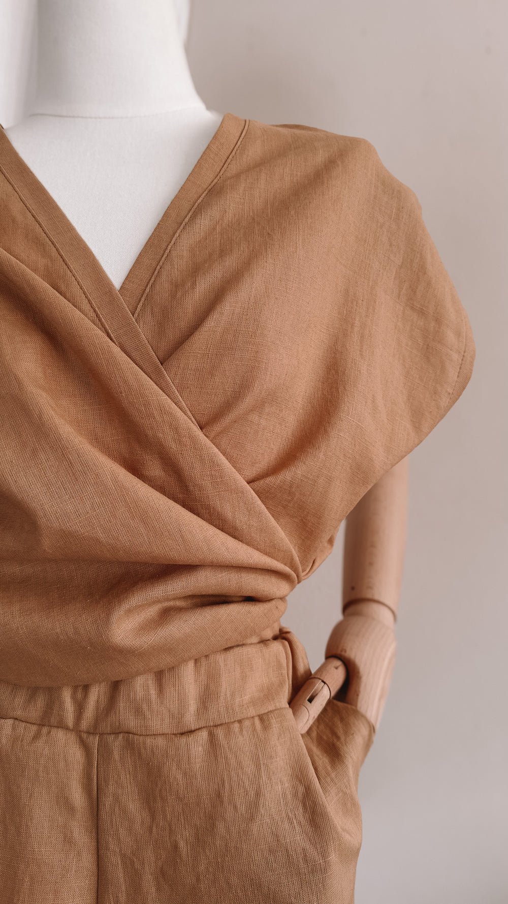 Mae wrap top / linen