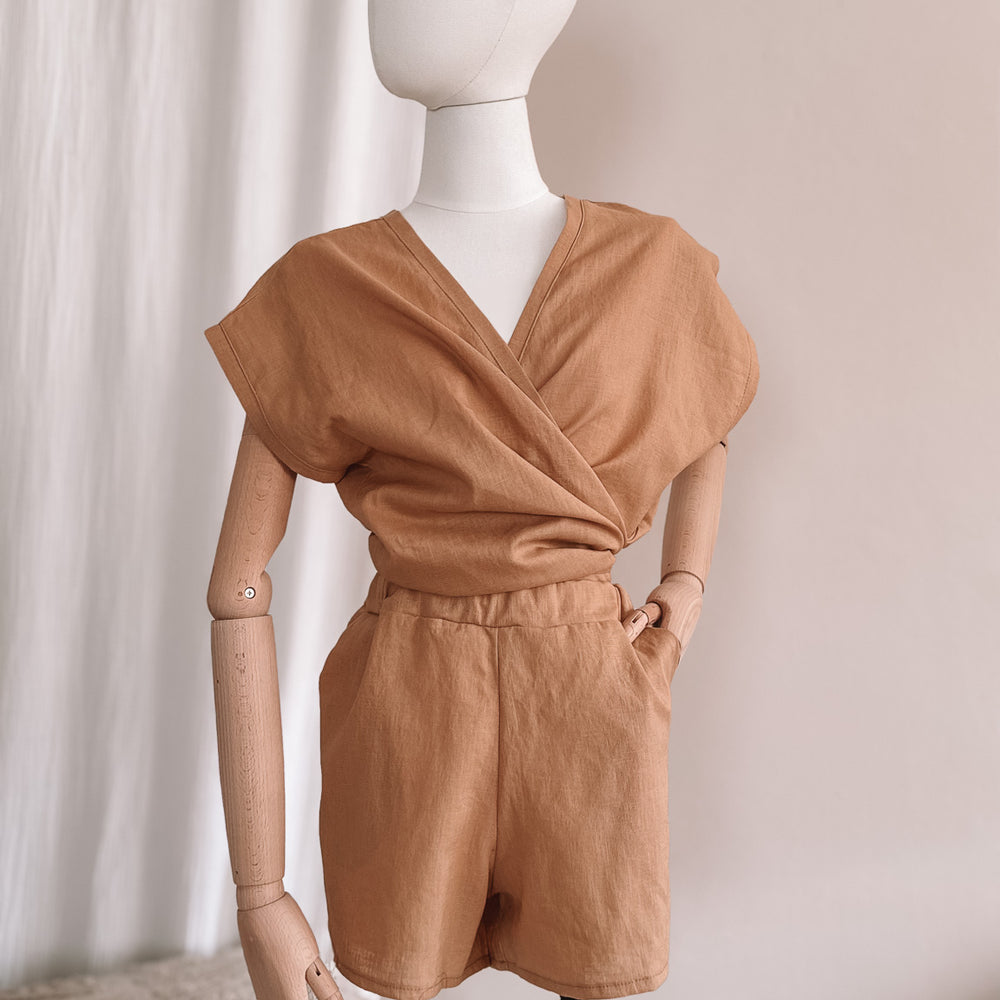 
                      
                        Mae wrap top / linen
                      
                    