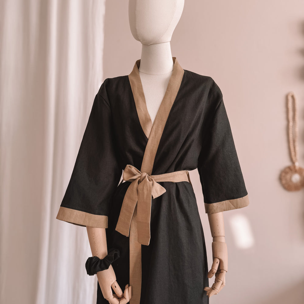 
                      
                        Linen robe  / colorblock - black
                      
                    