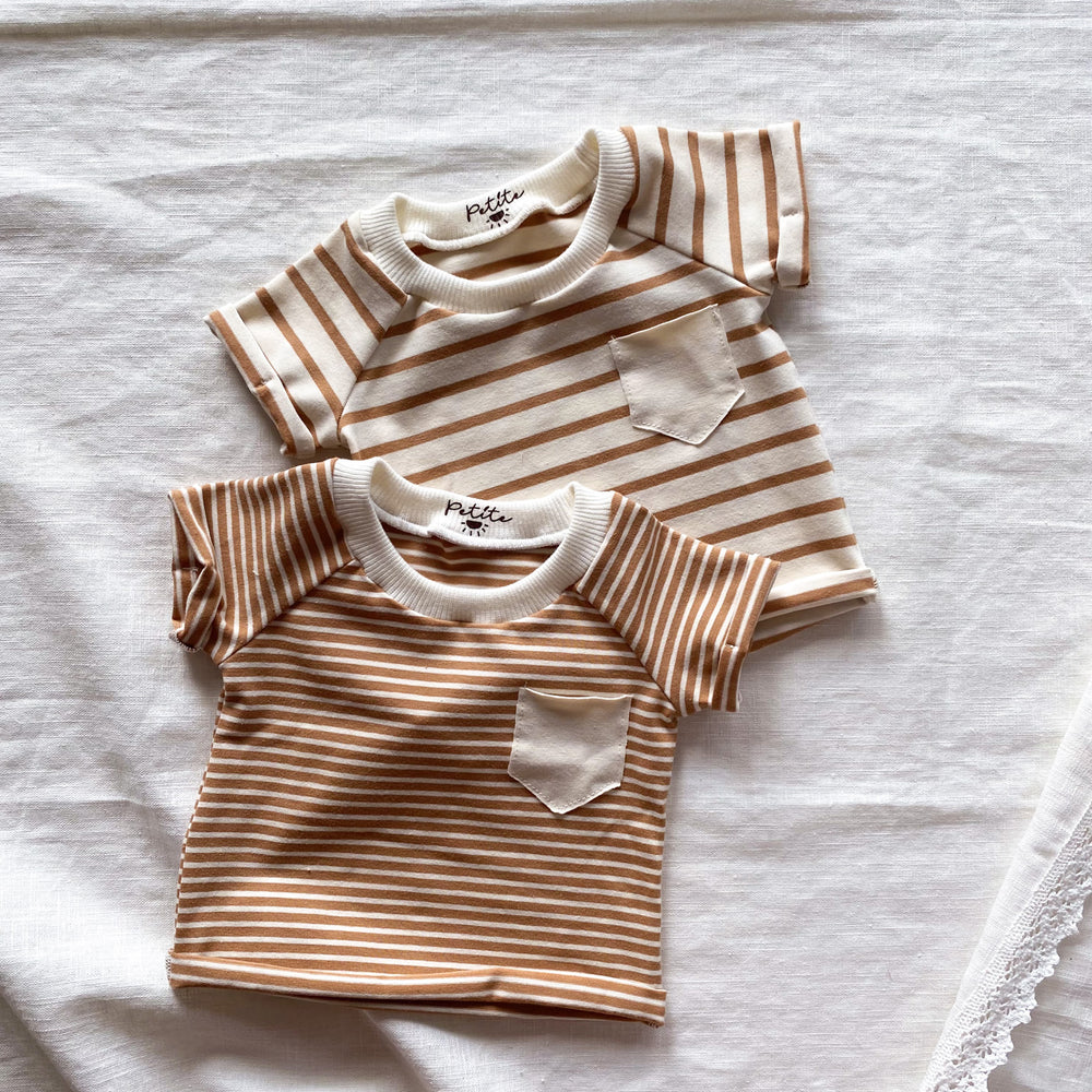 
                      
                        Kids T-shirt / caramel stripes
                      
                    