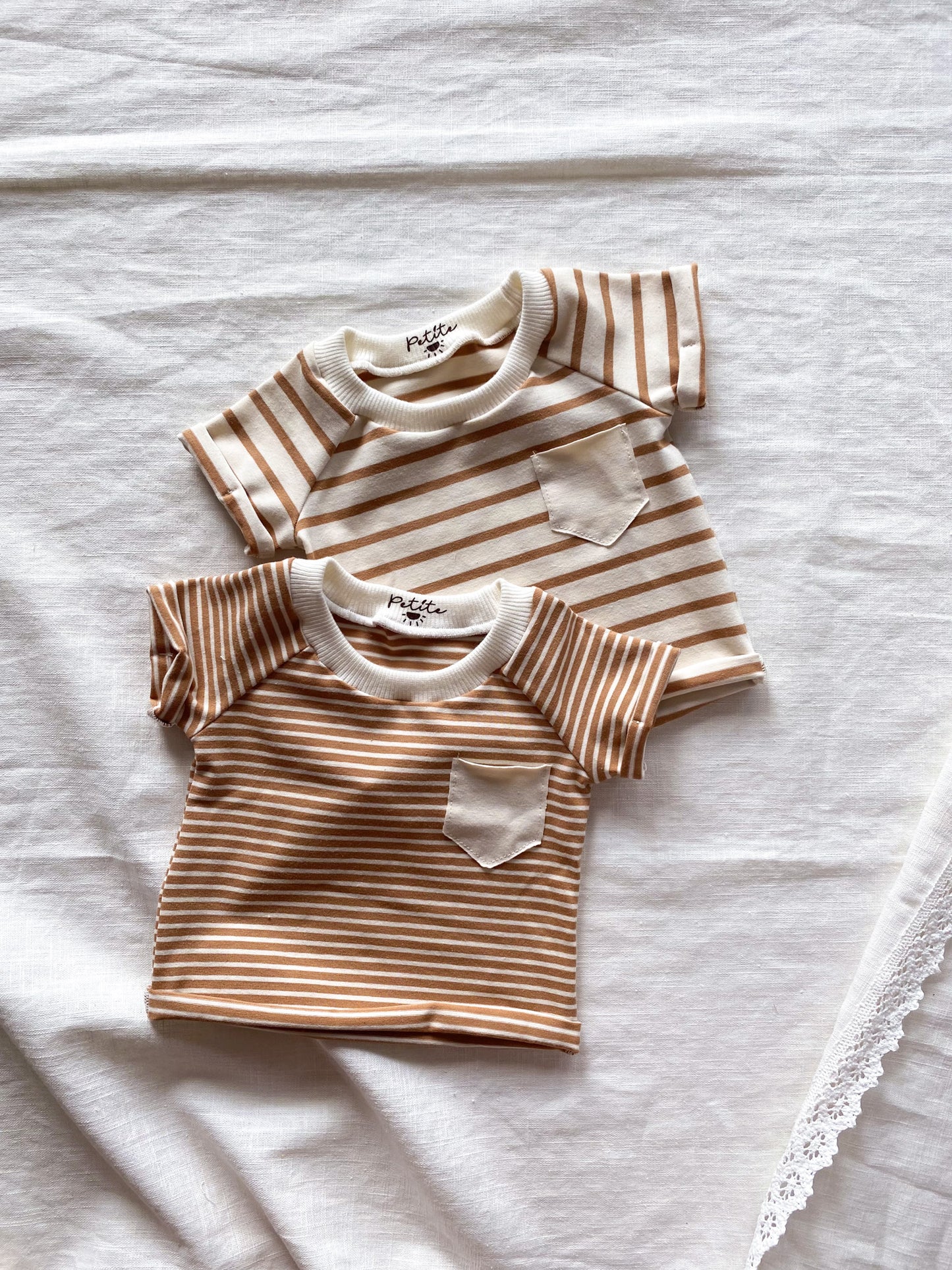 Load image into Gallery viewer, Kids T-shirt / caramel stripes
