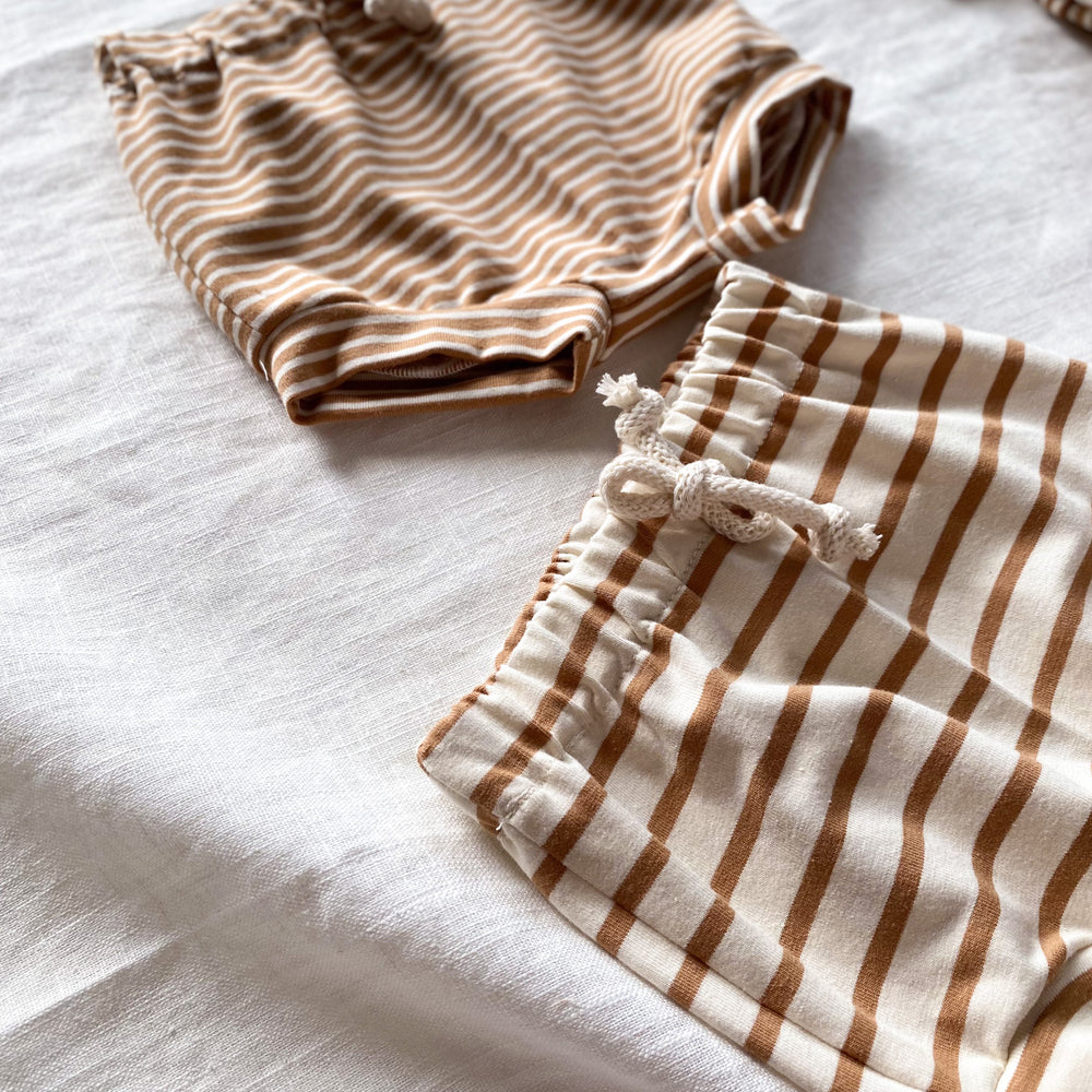 Baby boy shorts / caramel stripes