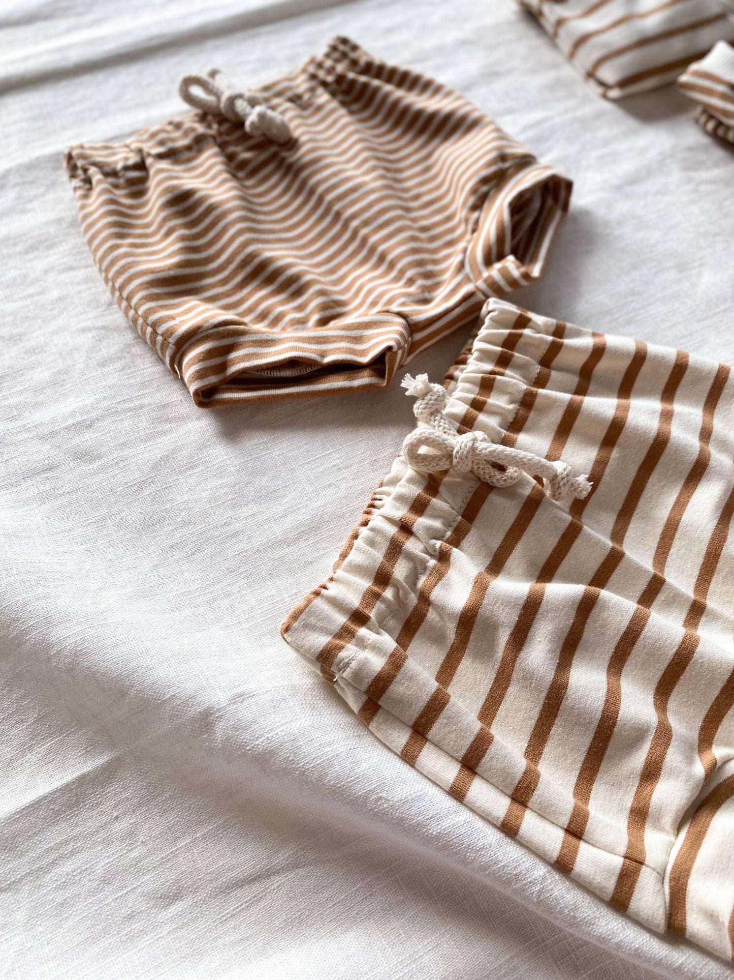 Baby boy shorts / caramel stripes