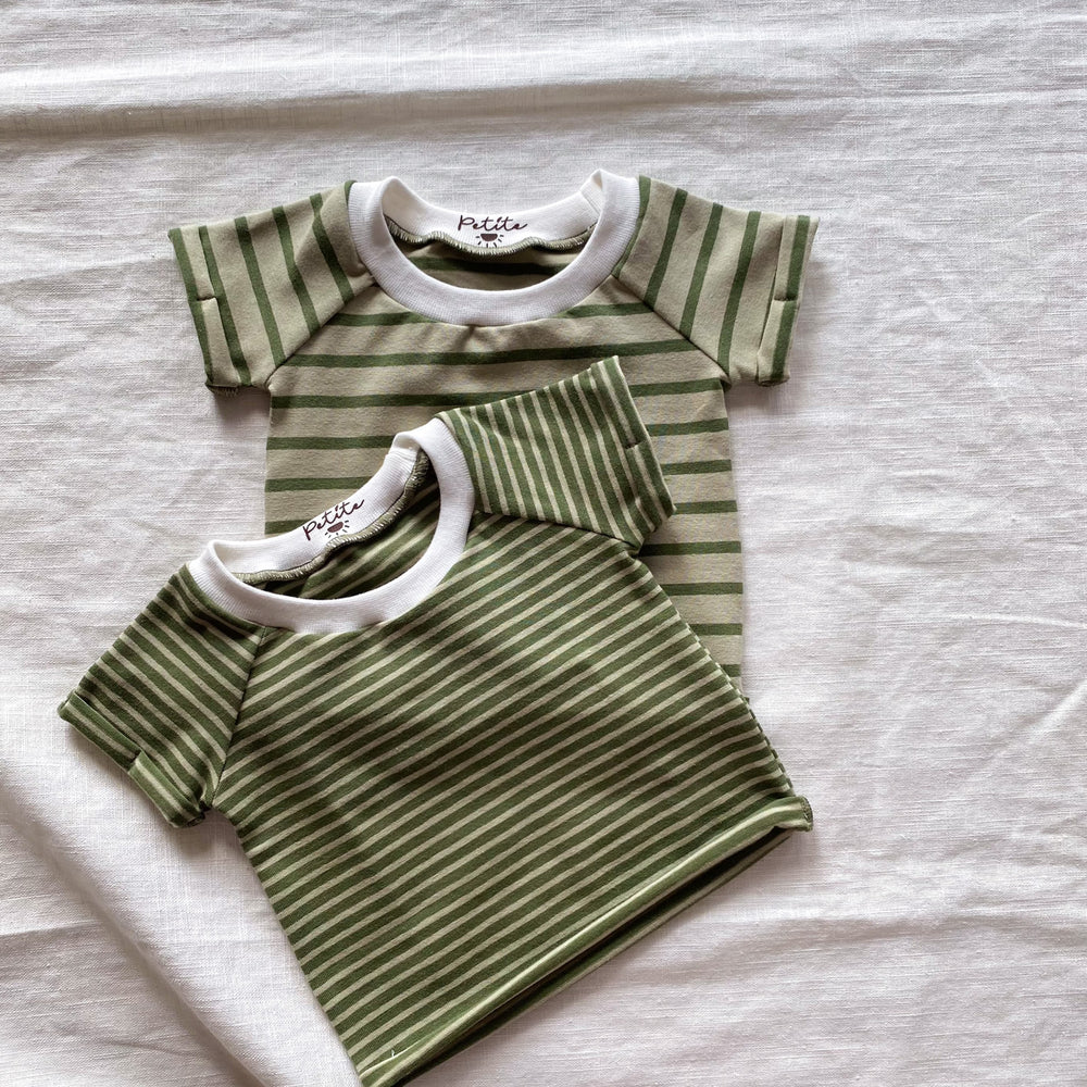 
                      
                        Kids T-shirt / olive stripes
                      
                    