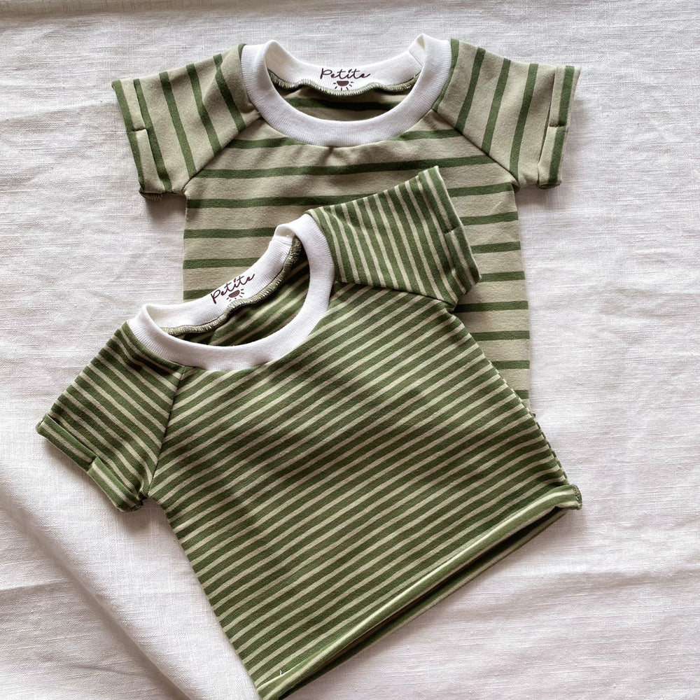 
                      
                        Kids T-shirt / olive stripes
                      
                    